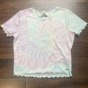 Hollister tie-dye crop top with cotton fringe - short sleeve